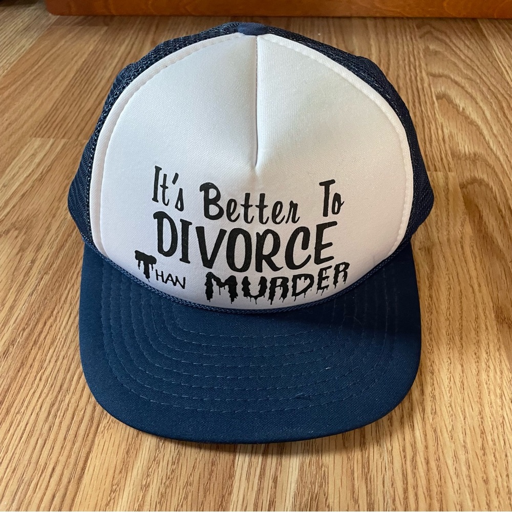 VINTAGE PLAYERS ITS BETTER TO DIVORCE THAN MURDER GRAPHIC TRUCKER HAT NOVELTY